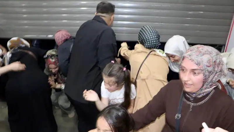 Alışveriş Merkezinde Yüzde 50 İndirim Coşkusu: İzdiham Yaratacak!
