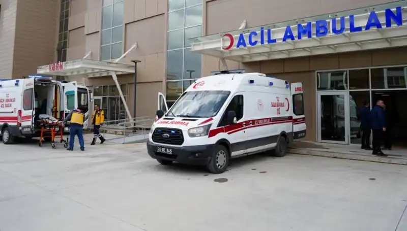 Erzincan'da Korkunç Kaza: 1 Ölü, 3 Yaralı Akşam Seansında