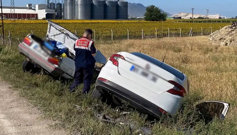 Adana'da Geçmişte Eşine Rastlanmayan Trafik Kazası: Anne ve Bebeği Hayatını Kaybetti
