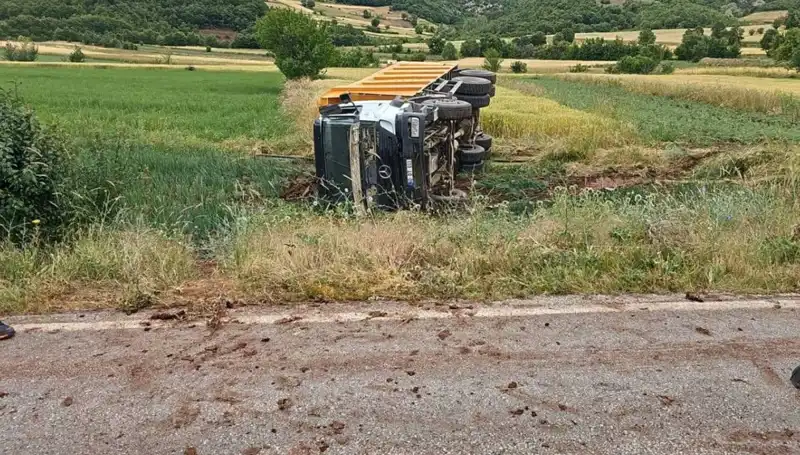 Tokat'ta Devrilen Kamyon Feci Bir Kazaya Neden Oldu, Şoför Hayatını Kaybetti