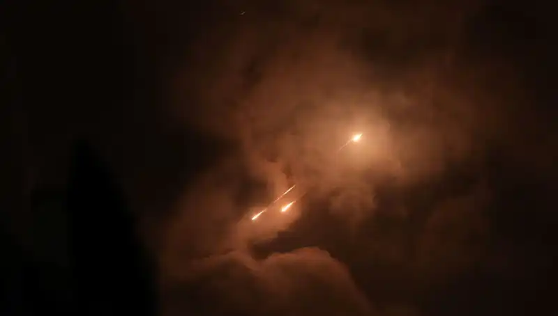 İran'ın Gece Saldırıları: Füzelerin Zamanlaması ve Stratejik Nedenleri