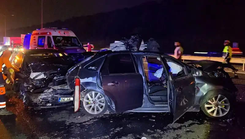 TEM Otoyolu'nda Zincirleme Kaza: 7 Kişi Yaralandı, Trafik Kapatıldı