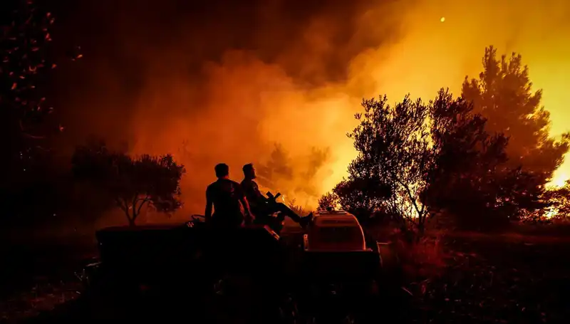Çanakkale'deki Orman Yangını Büyüdü: 785 Kişi Güvenli Bölgelere Tahliye Edildi