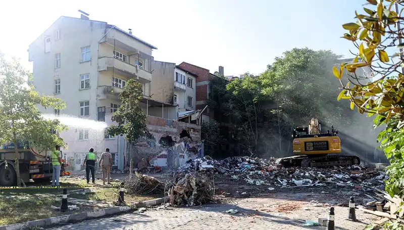 Sındırgı'da Deprem Korkusu: Artçılar Peş Peşe Geliyor!