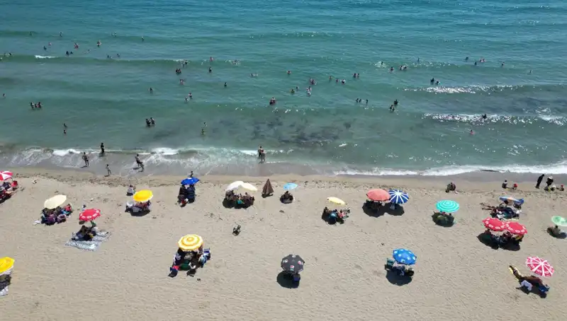 Tekirdağ'da Sıcak Havanın Etkisiyle Plajlar Dolup Taştı