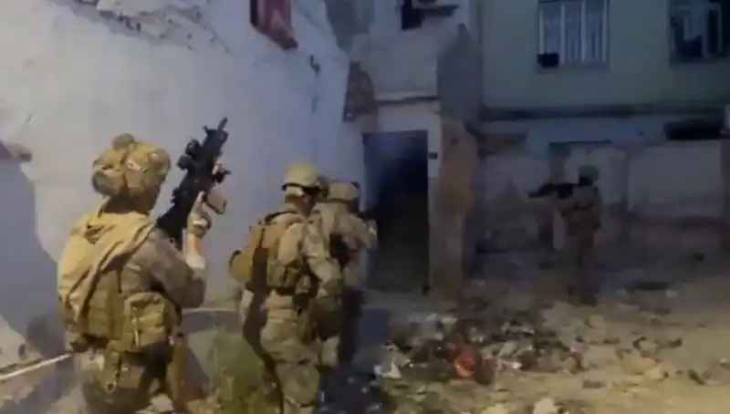 Türkiye Genelinde 75 İl’de Uyuşturucu Operasyonu: 2.311 Gözaltı!
