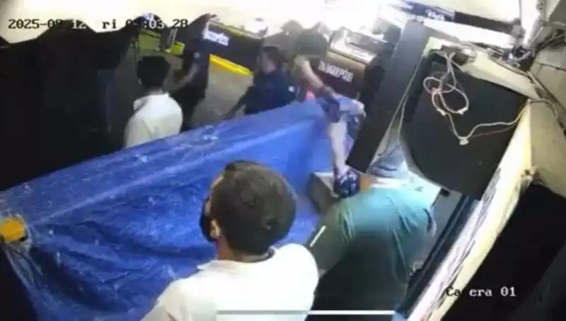 Ortaköy'de Gece Yarısı Skandalı: Tekme Tokat Kavga Gözaltılarla Sonuçlandı