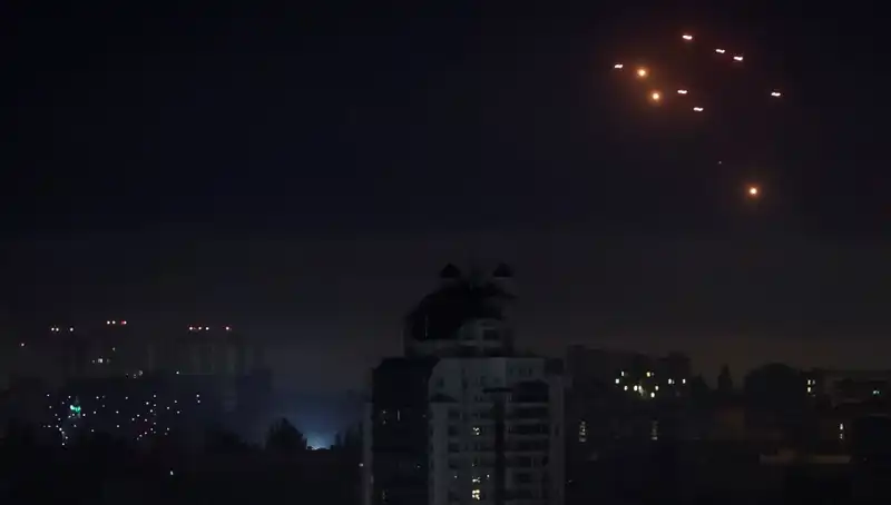 Rusya'nın Yeni Hava Saldırısı: Kiev Üzerinde Gölge, Sumi'de Tahliye Seferberliği