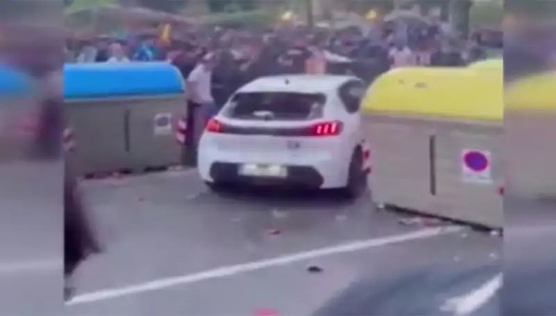 Aracını Taraftarların Arasına Saldıran Şahıs: 13 Yaralı