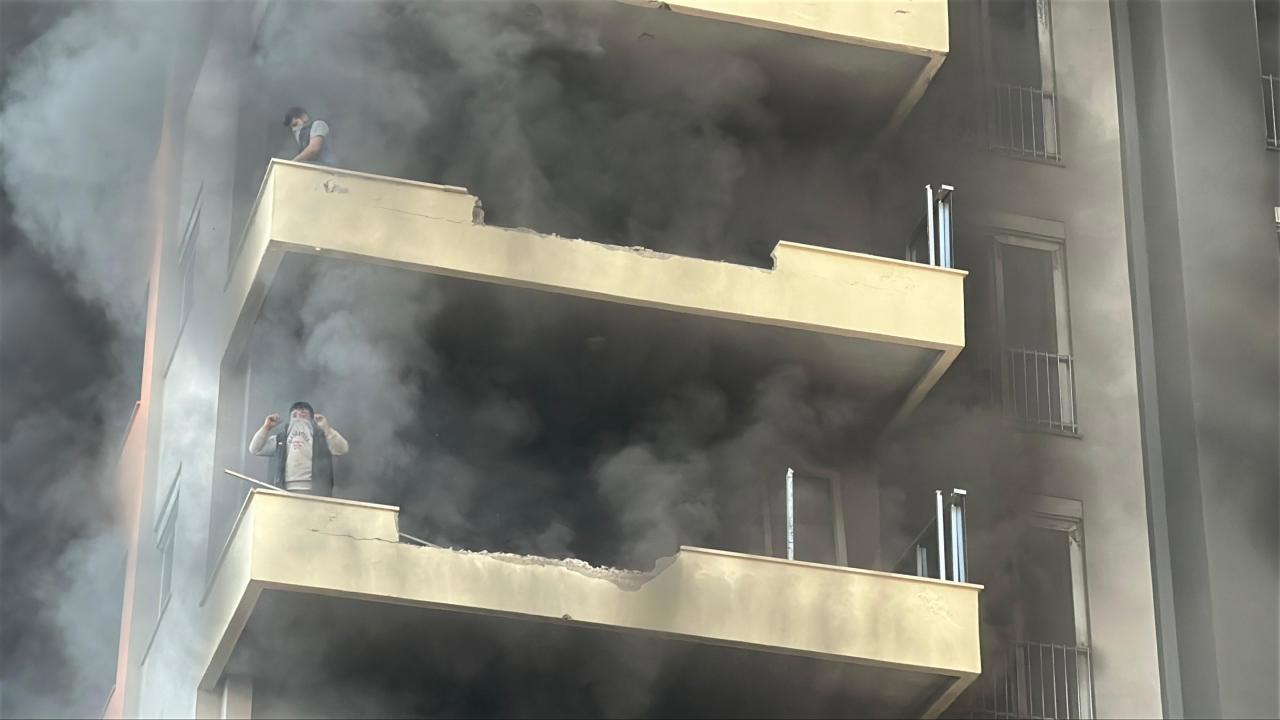 Antalya'da Tadilat Halindeki Otelde Büyük Yangın Çıktı