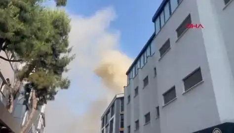İstanbul'daki 4 Katlı İş Merkezinde Yangın: Korku Dolu Anlar Suruyor!