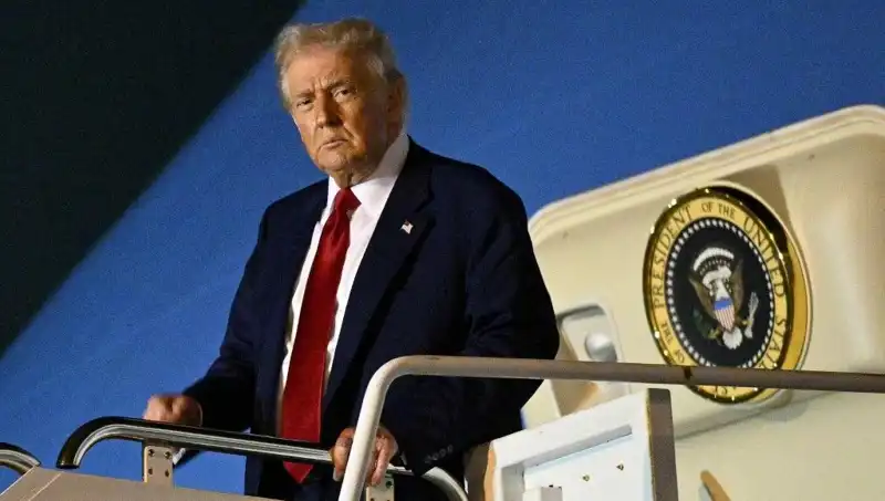 Trump, Lahey'deki NATO Zirvesi’ne Katılacak: Küresel Güvenlik İçin Olası Gelişmeler