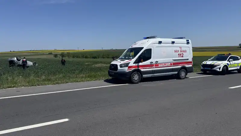 Edirne'de Devrilen Otomobilde Sürücü ve Eşi Yaralandı, Olayın Detayları Ortaya Çıktı