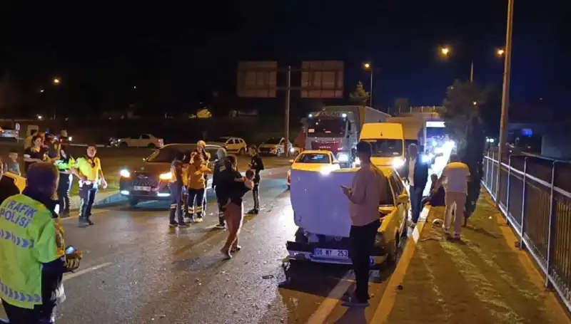 Otoyolda Kural Dışı Geri Dönüş Yapan Sürücü Feci Kazaya Neden Oldu