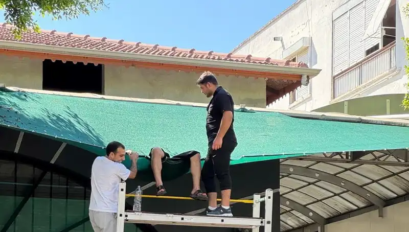 Dengesini Kaybedip Balkonun Kenarından Düştü: O Anlar Kamerada!