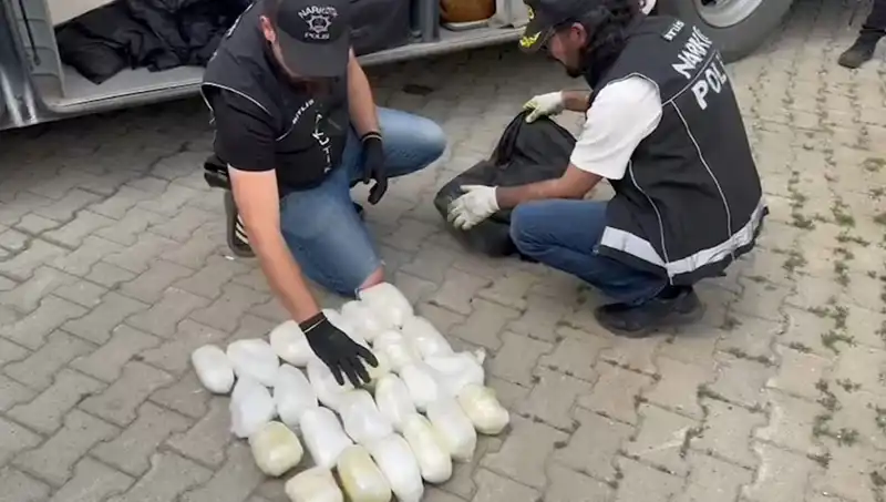 Yolcunun Valizinden 13 Kilo Metamfetamin Çıktı: Uçak Yolculuğunda Şok Eden Olay