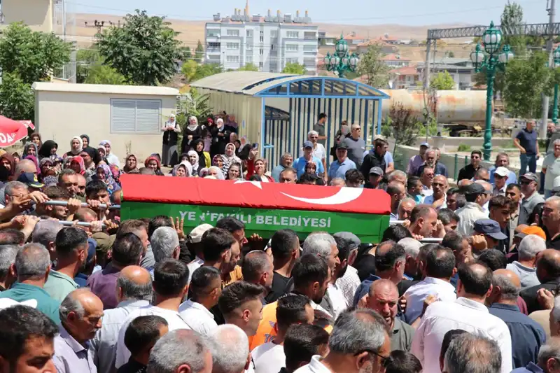 MHP’li Belediye Başkanı, Sevenleriyle Birlikte Son Yolculuğuna Uğurlandı