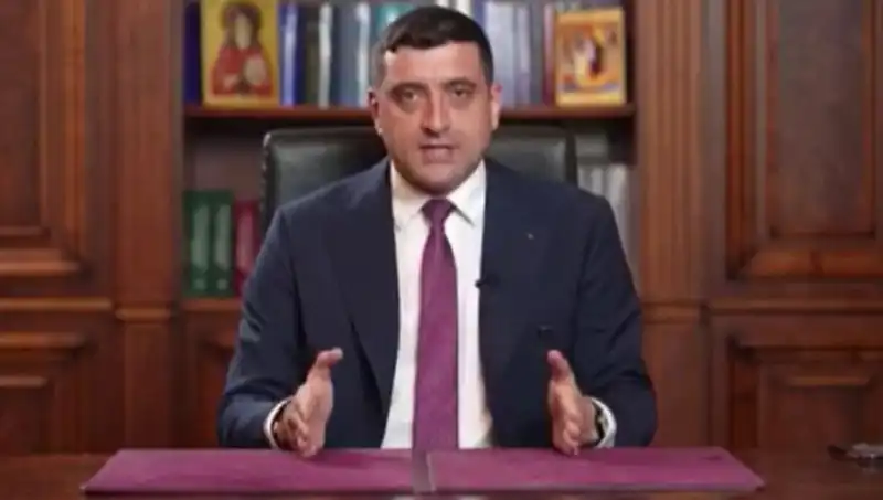 Romanya Seçimlerinde Aşırı Sağcı Adayın İlk Turda Üstünlük Sağlaması Neyi İfade Ediyor?