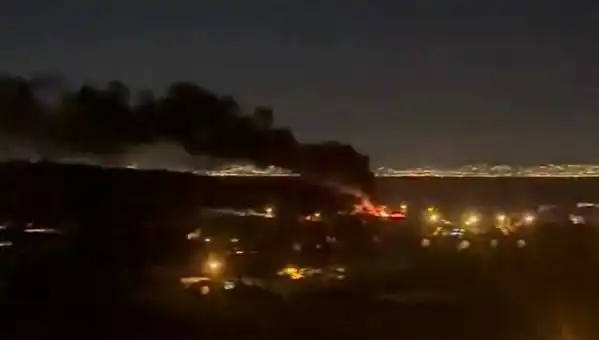 Yalova’da Depo Yangını, Bir İtfaiyeci Hastaneye Kaldırıldı