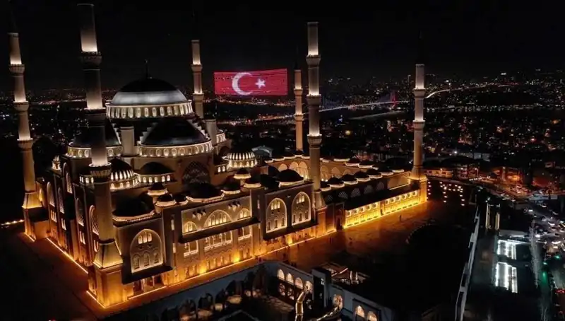 Düşmanın Bize Yıldırım Gibi İndikleri Bu Akşam, Dualarda Buluşalım