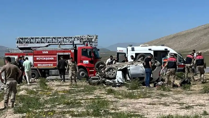 Van'da Feci Kaza: Dört Kişi Hayatını Kaybetti, İki Kişi Yaralı