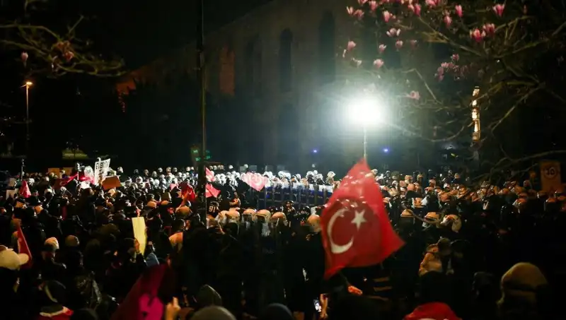 Gösteriler Esnasında Tutuklanan Gazetecilere Tahliye Umudu