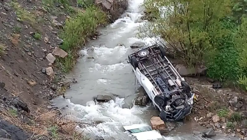 Hakkari'de Minibüs Devri: Feci Kaza İki Can Aldı, Üç Kişi Yaralı
