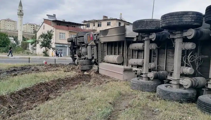 Erzurum’da Freni Boşalan TIR Büyük Panik Yarattı: Detaylar Şok Edici!