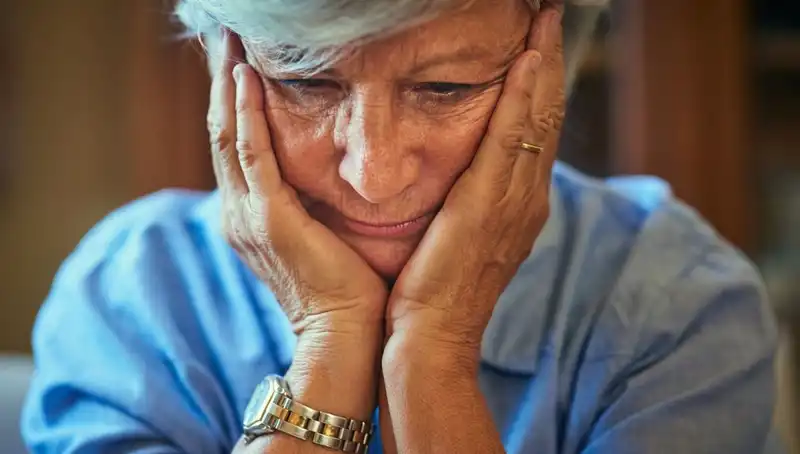 Alzheimer Belirtileriyle Savaşan 40'lı Yaşlardaki Bireyler İçin Erken Uyarı İşaretleri