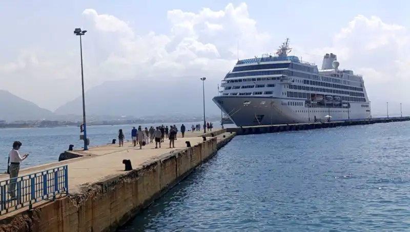 Alanya'da Amerikan Turist Akını: Kruvaziyerler Şehri Şenlendirdi
