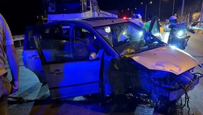 Otomobil Bariyere Çarptı: Bir Can Gitti, Üç Kişi Yaralandı