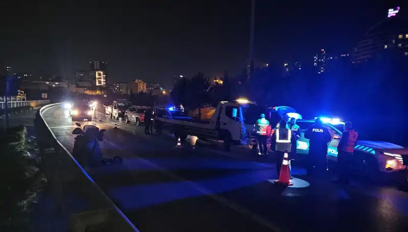 TEM Otoyolu'nda Şok Eden Kaza: Yatan Kişiyi Sürükleyen Araç Dehşet Saçtı