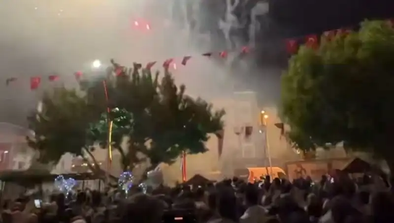 Havai Fişek Gösterisi Sonrası Hastaneye Kaldırılanların Sayısı Artıyor!