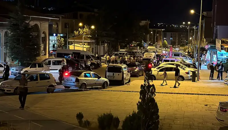 İki Ailenin Kavgası: 1 Ağır Yaralı ve 3 Kişi Hastaneye Kaldırıldı