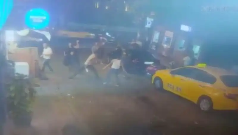 Beyoğlu'nda Çıkan Kavga: Laf Atma Tartışması Kanlı Bitti