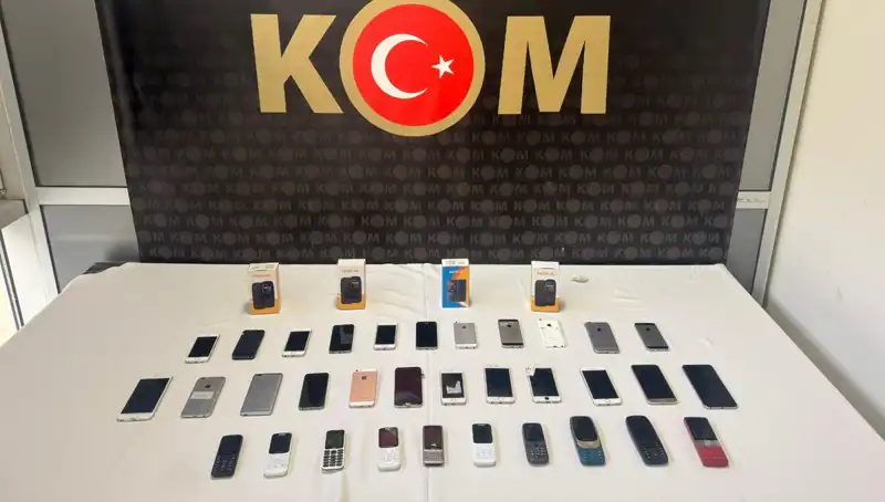 Gümrük Kaçağı 37 Cep Telefonu Ele Geçirildi: Detaylar Şaşırttı!