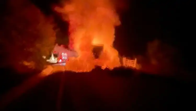 Seyir Halindeki Kamyonet Alev Alev Yandı: Korkutan Anlar Yaşandı