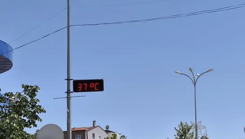 Sıcaklıklar Rekor Kırıyor: 38 Dereceyi Geçen İlçede Yaşananlar