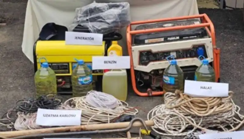 Kaçak Kazı ve Uyuşturucu Operasyonu: 9 Şüpheli, Güvenlik Güçleri Tarafından Yakalandı